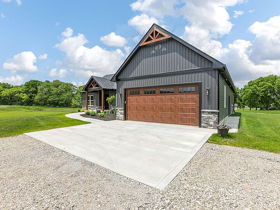 5th image of 4254 Stone Hill Dr E