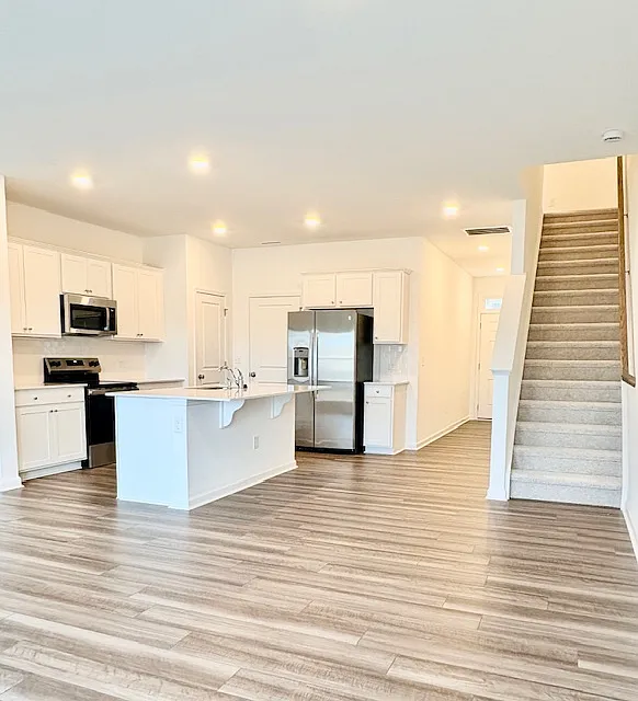 3 bed, 2.5 bath, 1581 sqft, $1,700 — Photo 3
