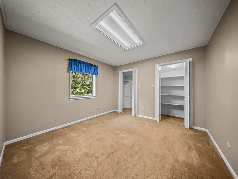 1027 Creek Bend Dr — Photo 23
