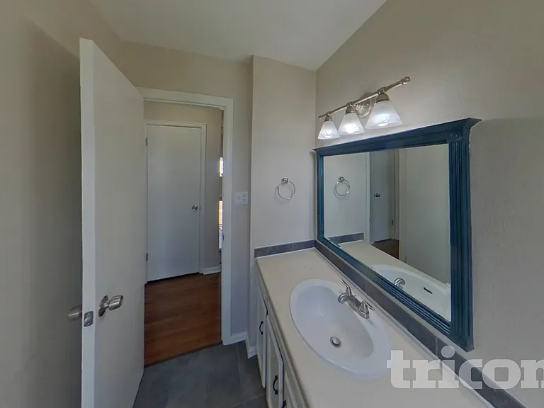 1046 W Nolte Dr — Photo 8