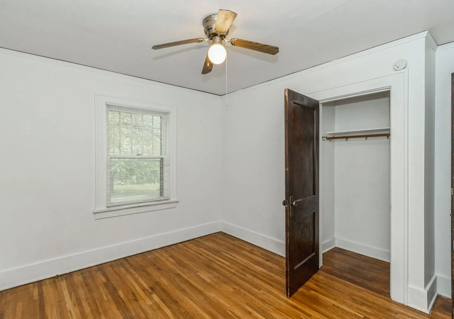 728 E College St — Photo 3