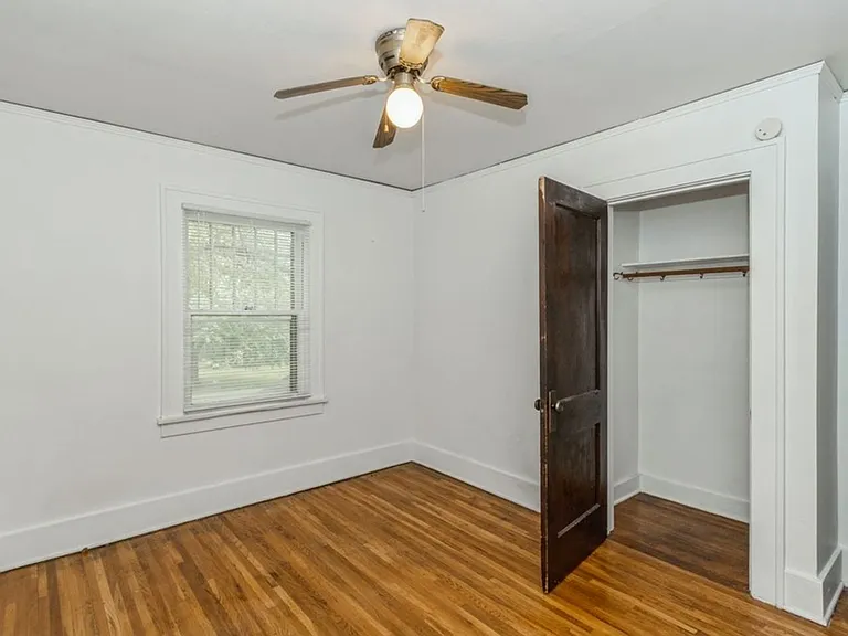 728 E College St — Photo 3
