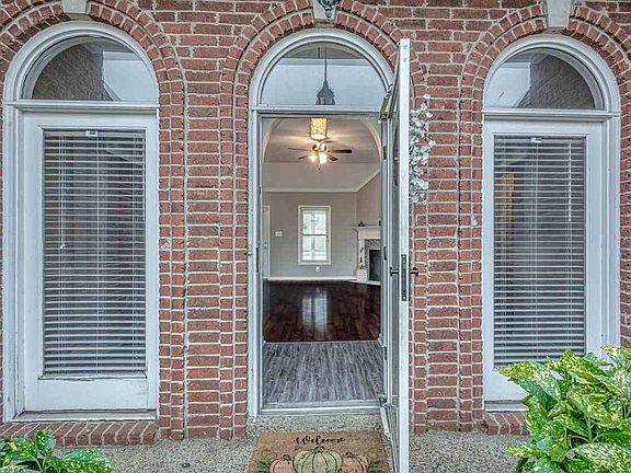 3rd image of 8883 Chimneyrock Blvd