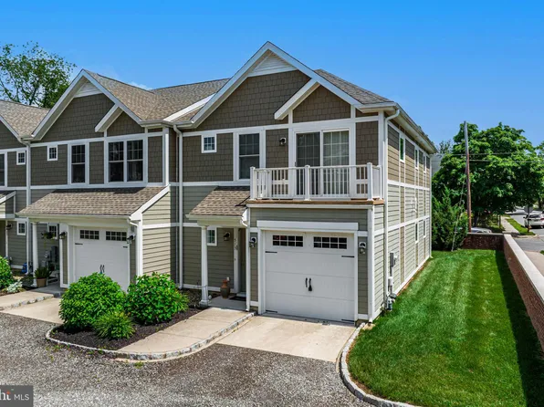 513 Delaware Ave, Delanco, NJ 08075