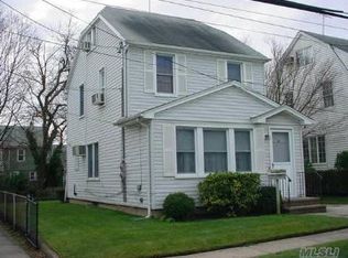 16 William St, Williston Park, NY 11596