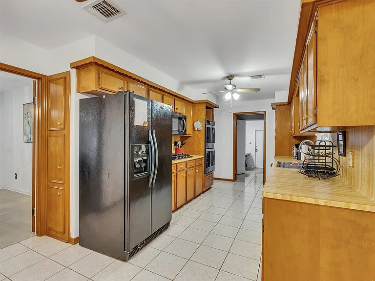 4002 Thistledown Dr — Photo 10