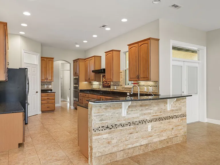 5554 Palm Lake Cir — Photo 27