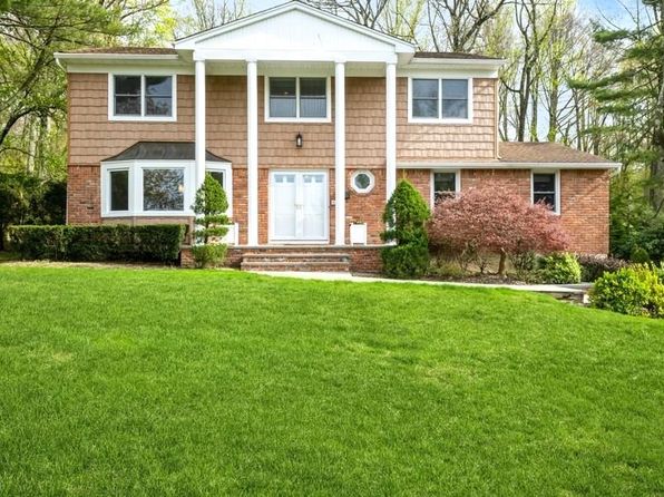 37 Wren Drive, East Hills, NY 11576