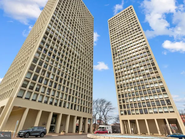 220 Locust St #3AS, Philadelphia, PA 19106