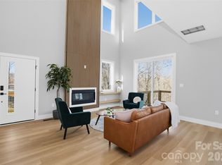 62 Upper Moffitt Rd, Asheville, NC 28805