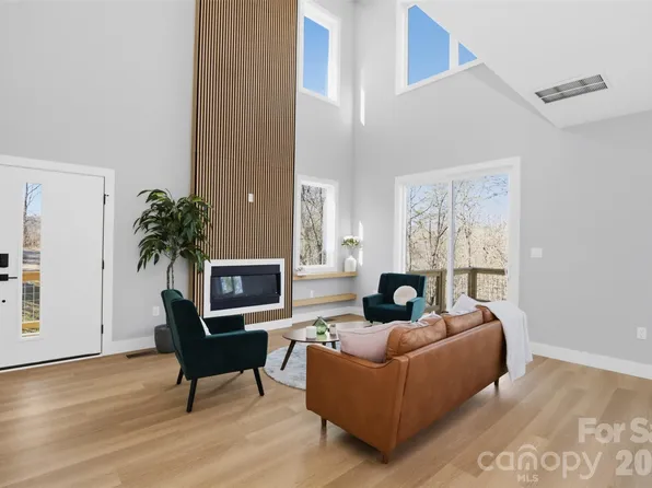 62 Upper Moffitt Rd, Asheville, NC 28805