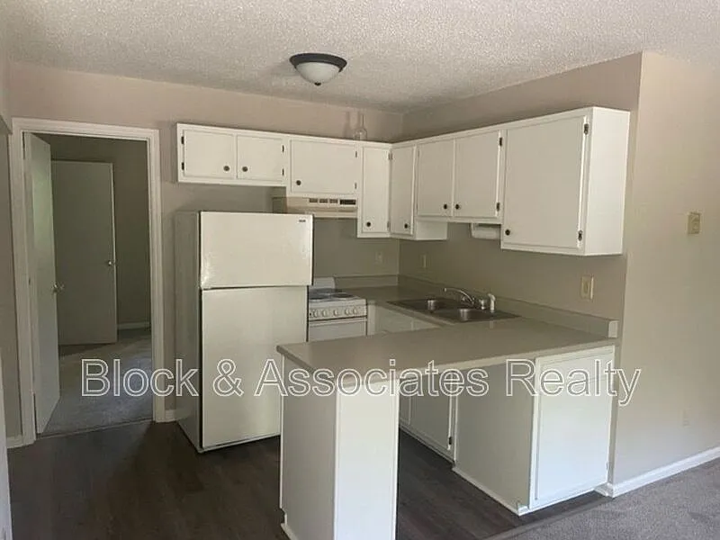 1 bed, 1.0 bath, $720 — Photo 2