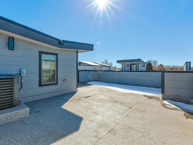 Rooftop patio w/ gas grill connection