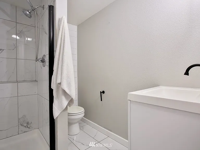 2809 Alderwood Ave — Photo 16