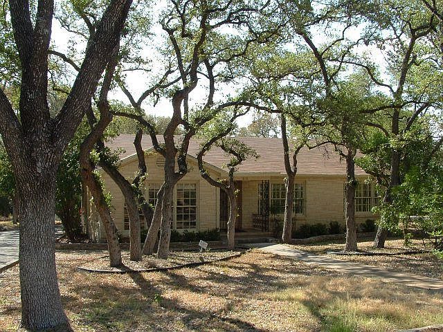 1st image of 816 E Bluebonnet Dr