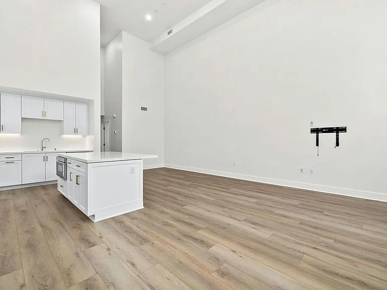 24722 Del Prado Ave #202 — Photo 3