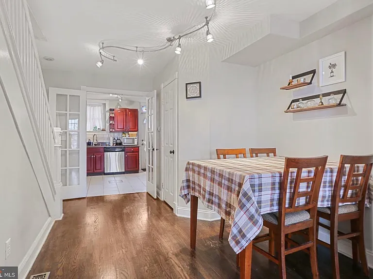 675 E Clement St — Photo 7