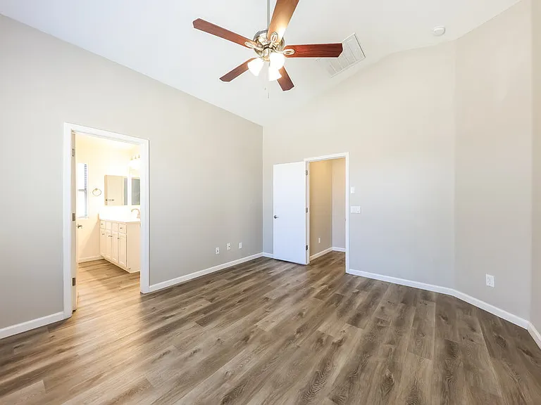 10016 W Gross Ave — Photo 9