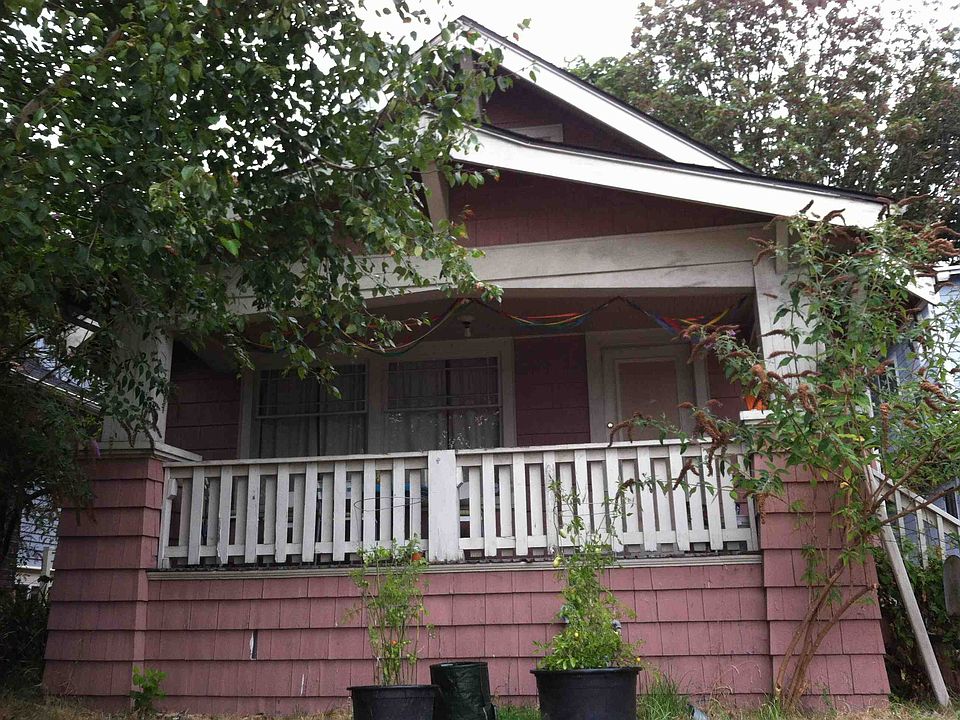 2nd image of 4712 7th Ave NE