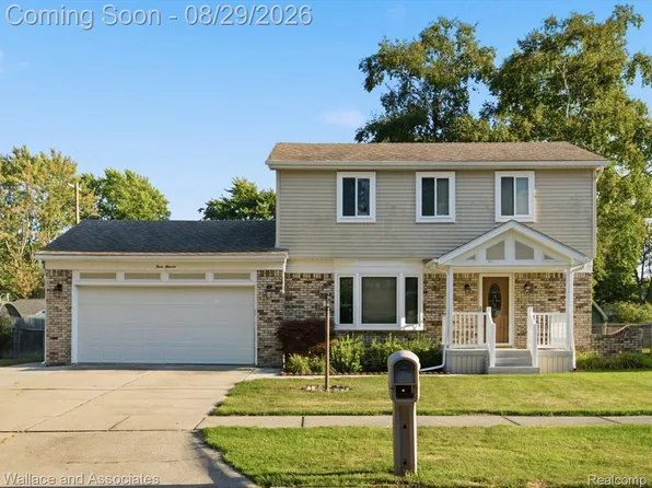 411 Sandpiper Ln, Marysville, MI 48040