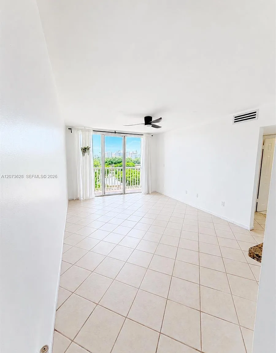 Cordoba Condo — Photo 3