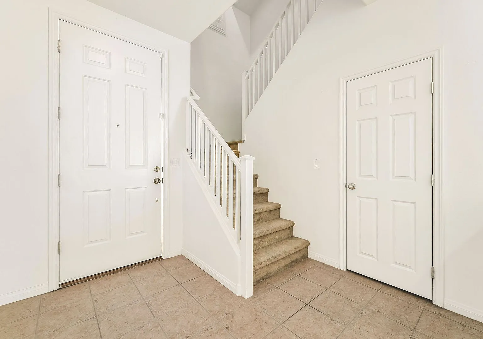 Welcome to this beautifully maintained 2-bedroom, 2.5-bathroom home with 1 car garage located in ... — Photo 4