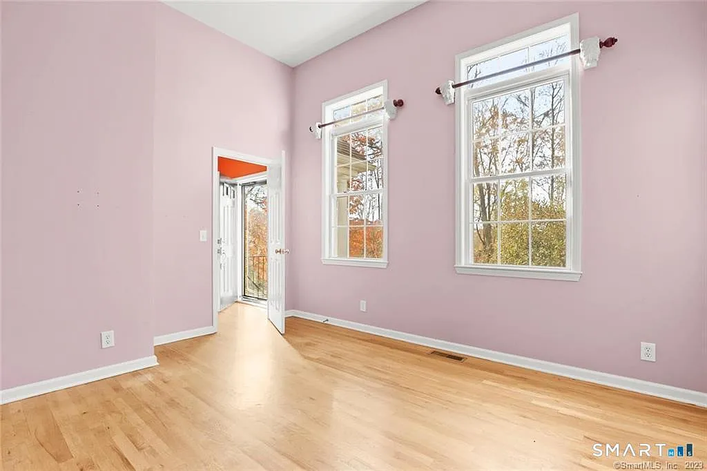 4 bed, 2.5 bath, 3270 sqft, $4,200 — Photo 4