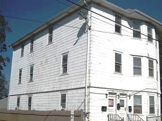 2nd image of 371 Pawtucket Ave