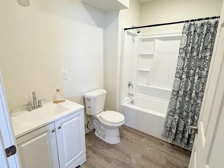 Pine Street Apartments — Photo 12