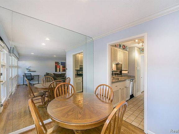 5th image of 528 Bloomfield Ct #3