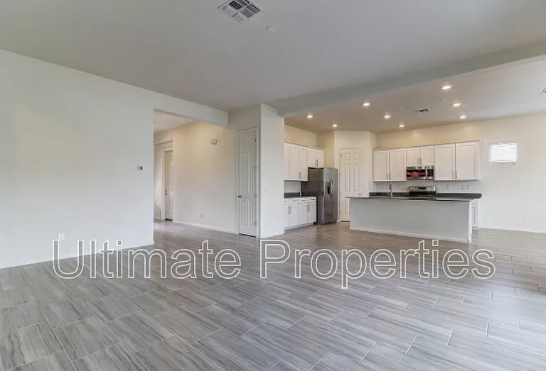 18526 W Desert Trumpet Rd — Photo 7
