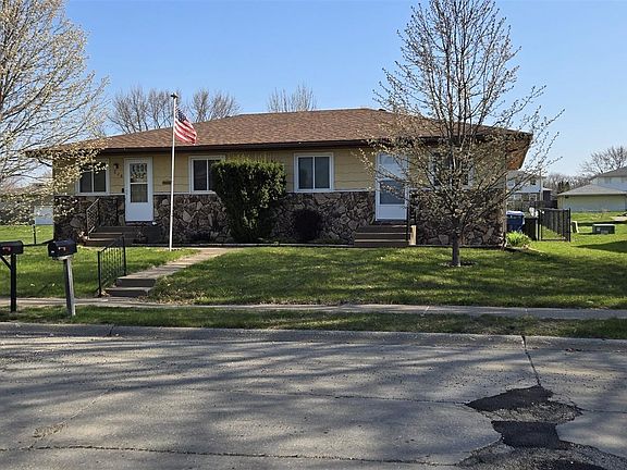 2nd image of 626-628 W 61st St