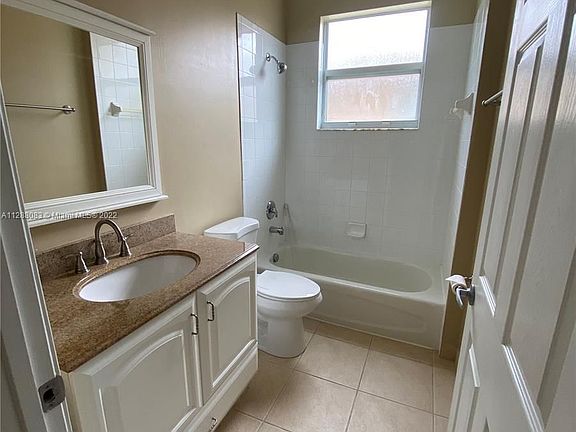 4th image of 639 NW Stanford Ln