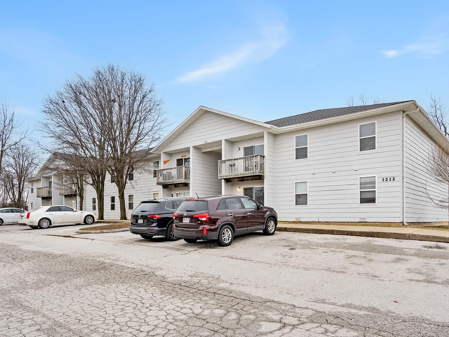 2 bed, 900 sqft, $900 — Photo 2