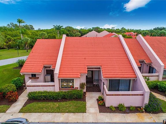 3rd image of 3301 SE La Prado Ct