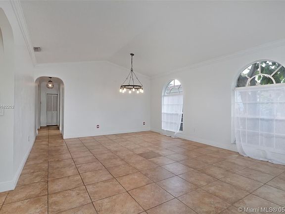 4th image of 1051 Pinero Ave