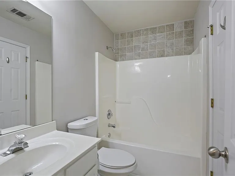 720 Surrey Park Pl SE — Photo 22