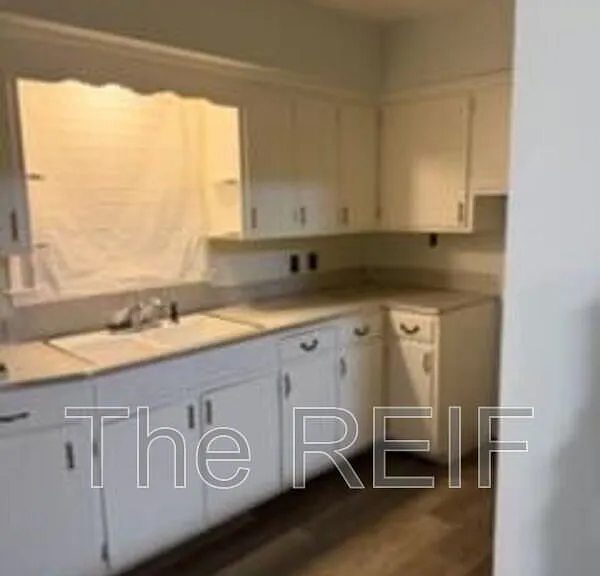 1553 Illinois Ave — Photo 11