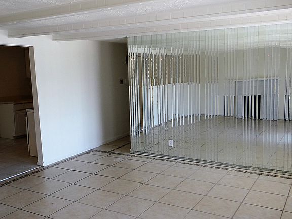 4th image of 10233 Bridget St