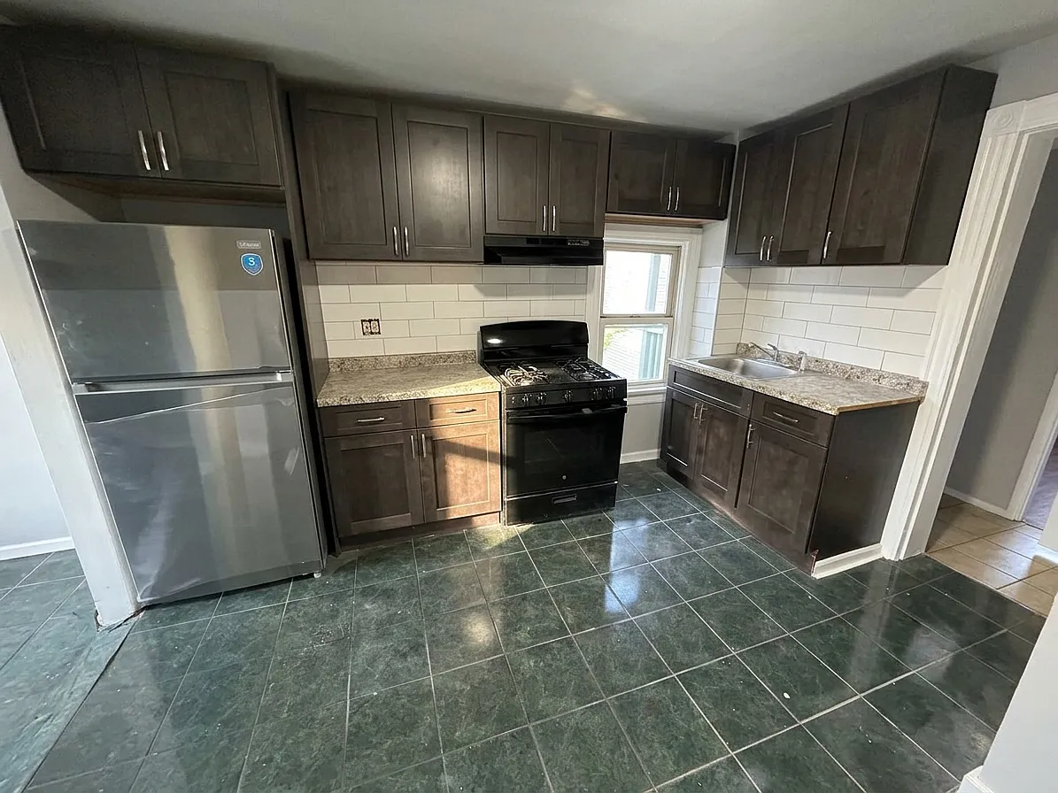 3 bed, 1200 sqft, $3,000 — Photo 1