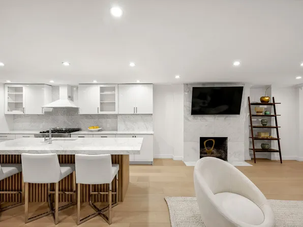 222 East 61st Street image 23 of 27