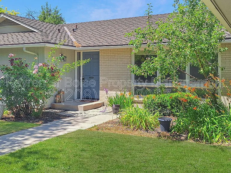 254 W Fall Dr — Photo 2