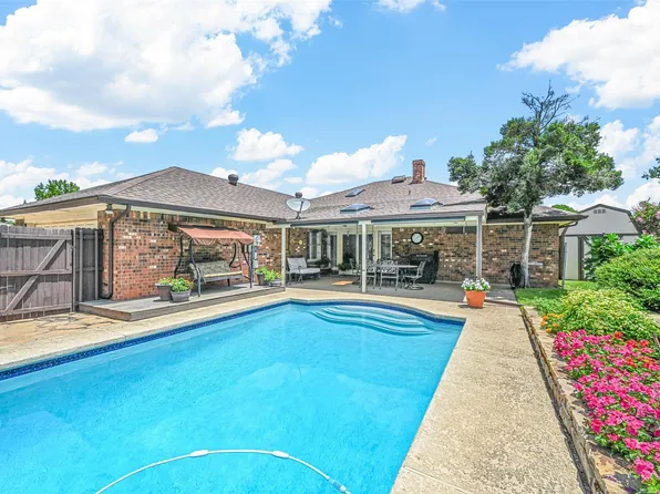 4717 Shady Lake Dr, North Richland Hills, TX 76180