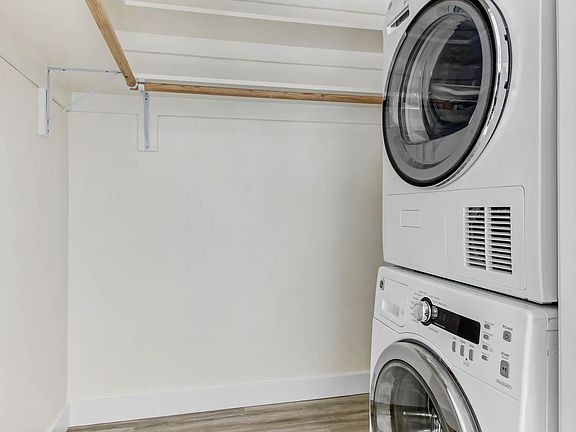 3rd image of 519 Hill St APT 8