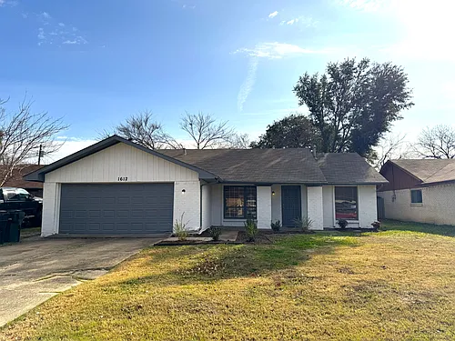 1703 Greenhaven Dr Photo 1