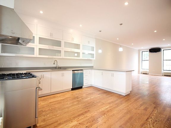 3rd image of 207 Van Buren St #1A
