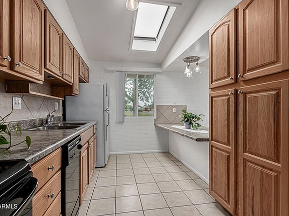 3rd image of 10318 W OAKMONT Drive