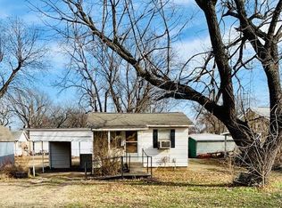 106 S 10th St, Perry, OK 73077