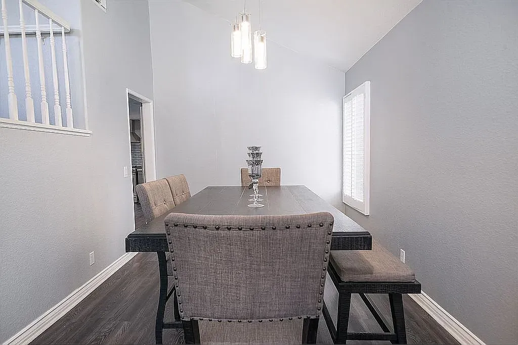 2499 Sandalwood Dr — Photo 3
