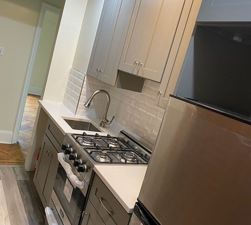 1st image of 370A Grand Ave #3
